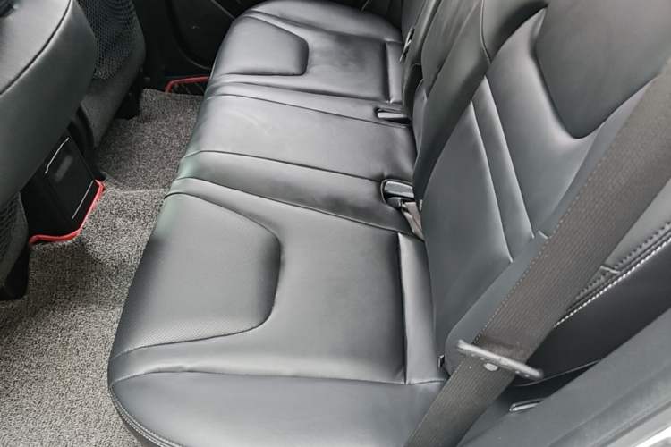 Used Luxgen U6 SUV 2015 1.8T Enhanced Charm Edition Left Rear Seat