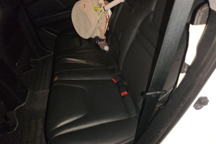 Used Luxgen U6 SUV 2015 1.8T ZhiZun Model Left Rear Seat