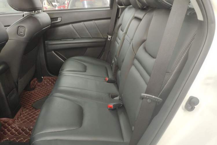 Used Luxgen U6 SUV 2015 1.8T ZhiZun Model Left Rear Seat