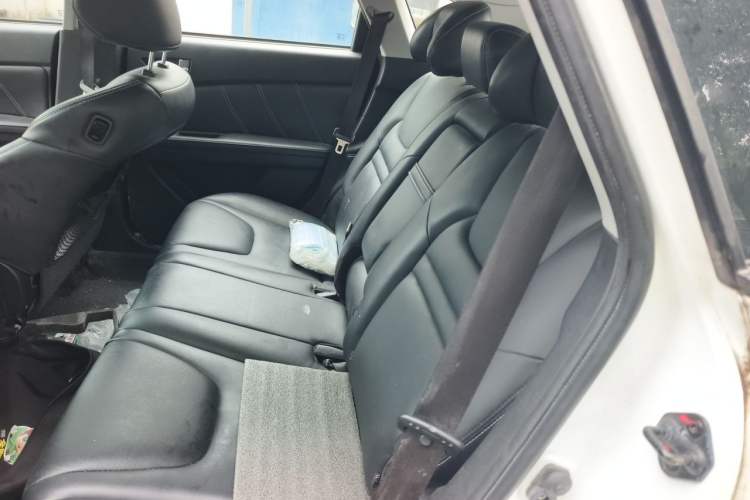 Used Luxgen U6 SUV 2015 1.8T ZhiZun Model Left Rear Seat