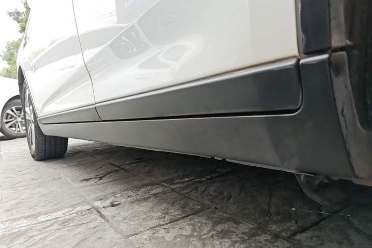 Used Luxgen U6 SUV 2015 1.8T Enhanced Charm Edition Left Side Sill