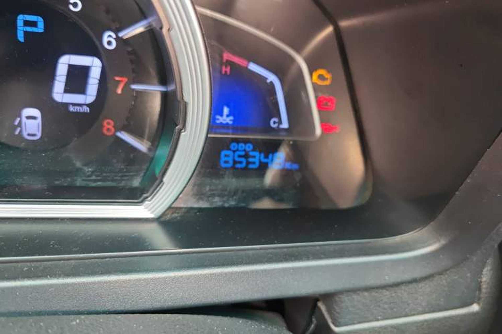 Used Luxgen U6 SUV 2015 1.8T New Innovation Upgrade Odometer Close Up