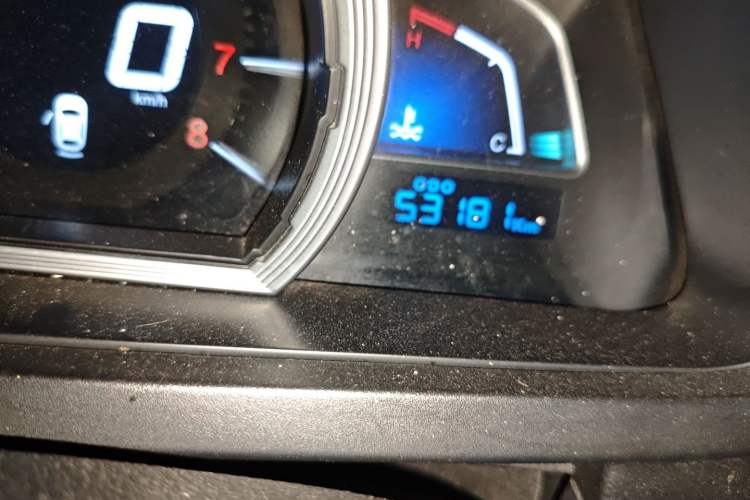Used Luxgen U6 SUV 2015 1.8T Fashion Edition Odometer Close Up