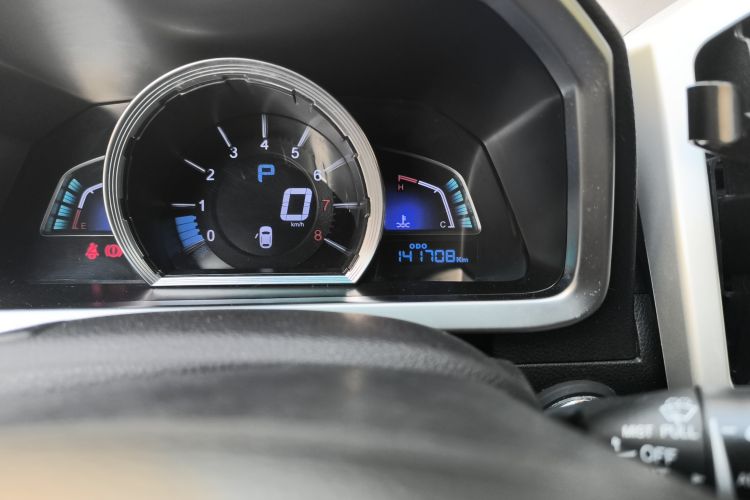 Used Luxgen U6 SUV 2015 1.8T New Innovation Upgrade Odometer Close Up