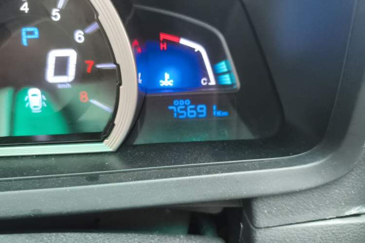 Used Luxgen U6 SUV 2015 1.8T Fashion Edition Odometer Close Up