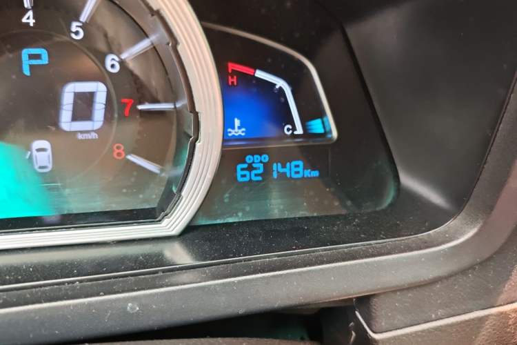 Used Luxgen U6 SUV 2015 1.8T Fashion Edition Odometer Close Up