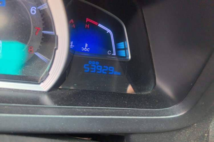 Used Luxgen U6 SUV 2015 1.8T Fashion Edition Odometer Close Up