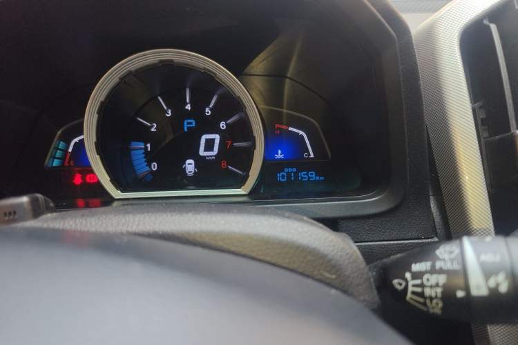Used Luxgen U6 SUV 2015 1.8T New Creation Type Odometer Close Up