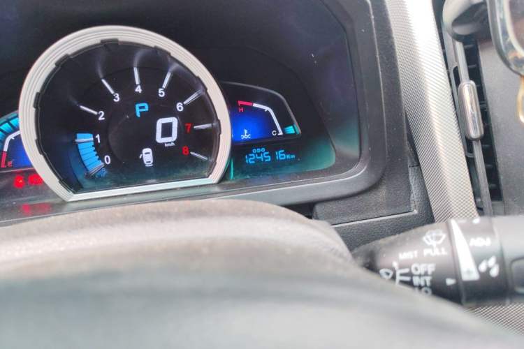 Used Luxgen U6 SUV 2015 1.8T Fashion Edition Odometer Close Up