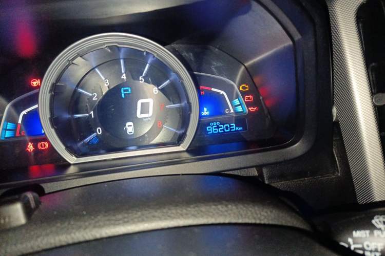 Used Luxgen U6 SUV 2015 1.8T Fashion-Upgraded Model Odometer Close Up