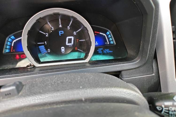 Used Luxgen U6 SUV 2015 1.8T Fashion Edition Odometer Close Up
