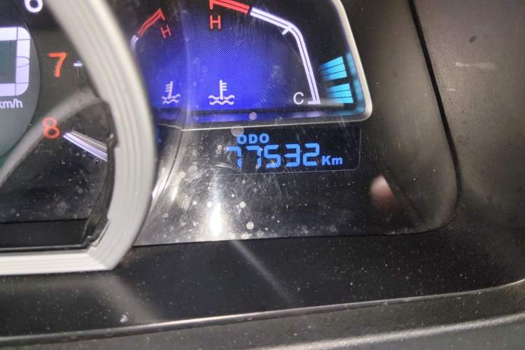 Used Luxgen U6 SUV 2015 1.8T Charm Model Odometer Close Up