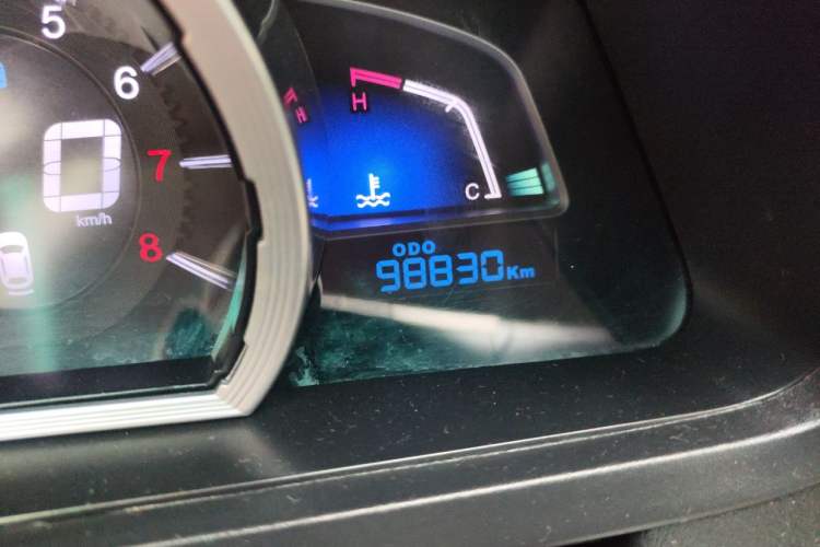 Used Luxgen U6 SUV 2015 1.8T Fashion Edition Odometer Close Up