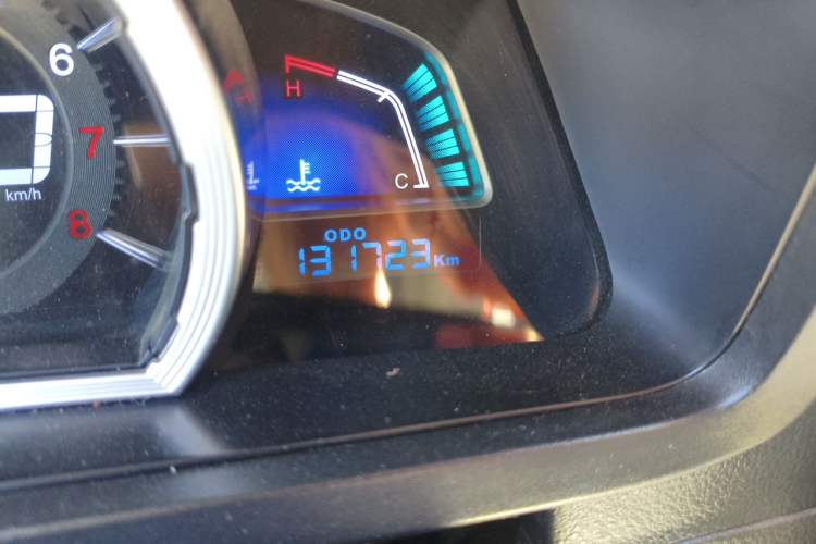 Used Luxgen U6 SUV 2015 1.8T Fashion-Upgraded Model Odometer Close Up