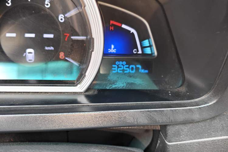 Used Luxgen U6 SUV 2015 1.8T Fashion Edition Odometer Close Up