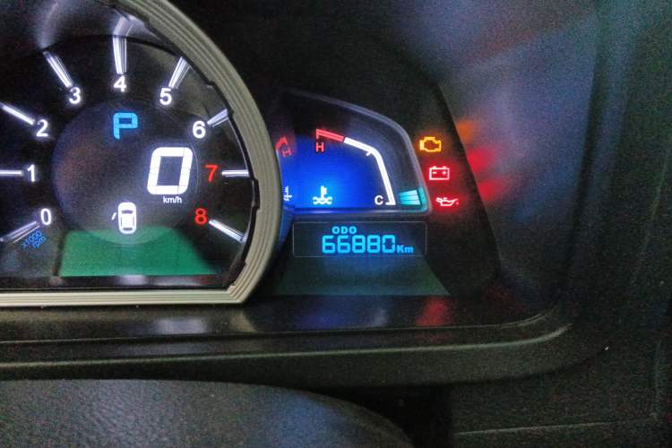 Used Luxgen U6 SUV 2015 1.8T New Innovation Upgrade Odometer Close Up