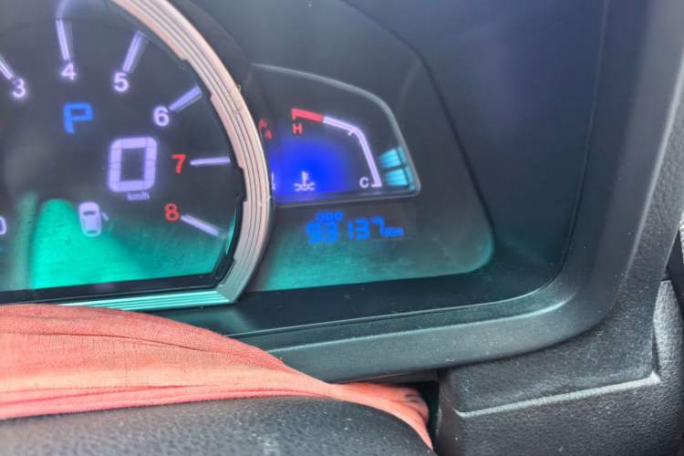 Used Luxgen U6 SUV 2015 1.8T Fashion Edition Odometer Close Up