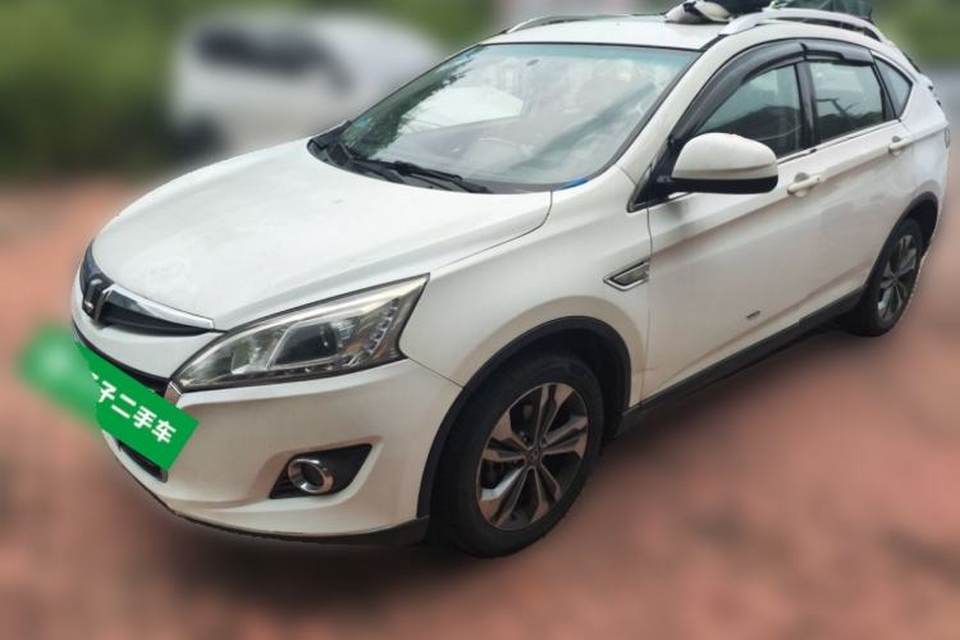 Luxgen U6 SUV 2015