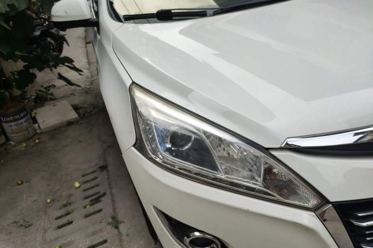 Used Luxgen U6 SUV 2015 1.8T ZhiZun Model Right Front Headlight