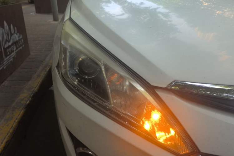 Used Luxgen U6 SUV 2015 1.8T ZhiZun Model Right Front Headlight