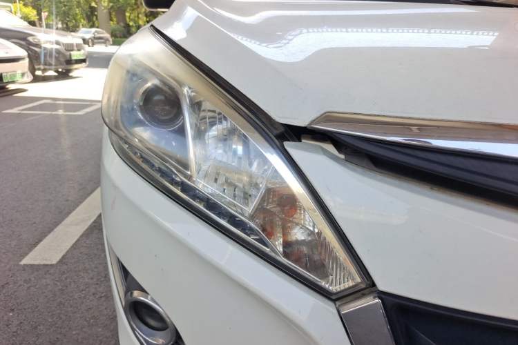 Used Luxgen U6 SUV 2015 1.8T Fashion Edition Right Front Headlight