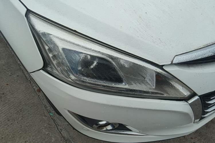 Used Luxgen U6 SUV 2015 1.8T ZhiZun Model Right Front Headlight