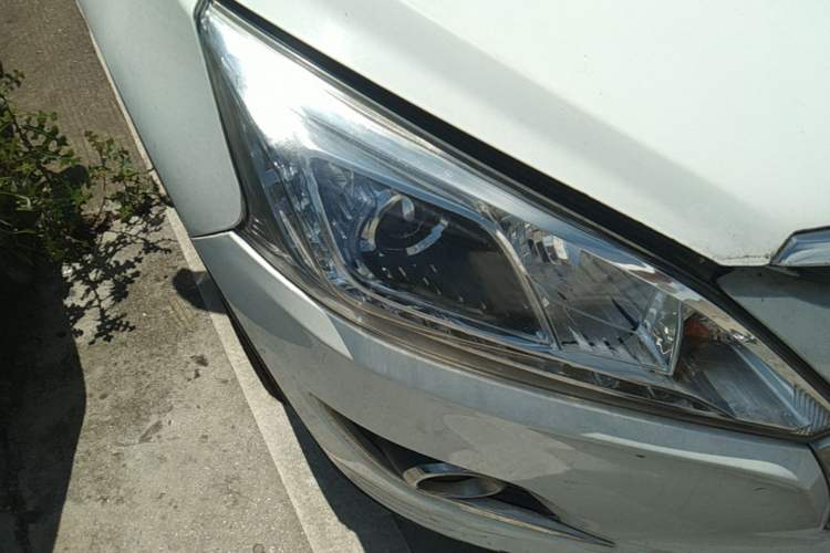Used Luxgen U6 SUV 2015 1.8T Fashion Edition Right Front Headlight