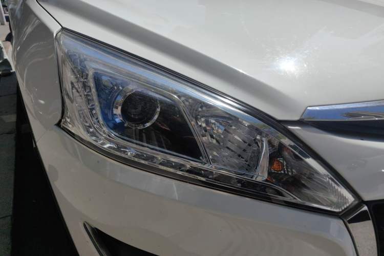 Used Luxgen U6 SUV 2015 1.8T Fashion Edition Right Front Headlight