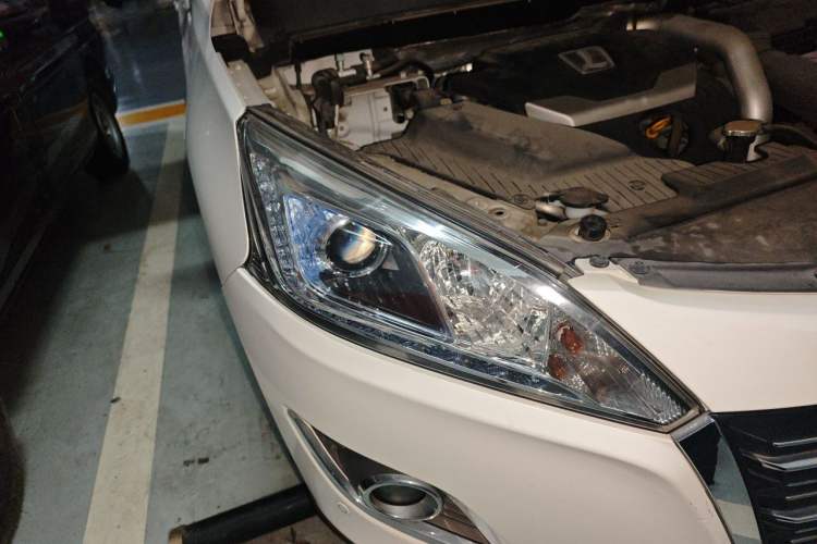 Used Luxgen U6 SUV 2015 1.8T ZhiZun Model Right Front Headlight