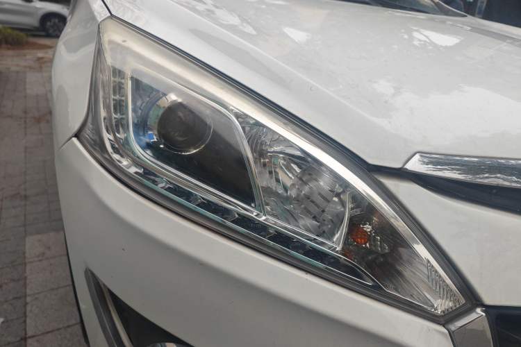 Used Luxgen U6 SUV 2015 1.8T Fashion Edition Right Front Headlight