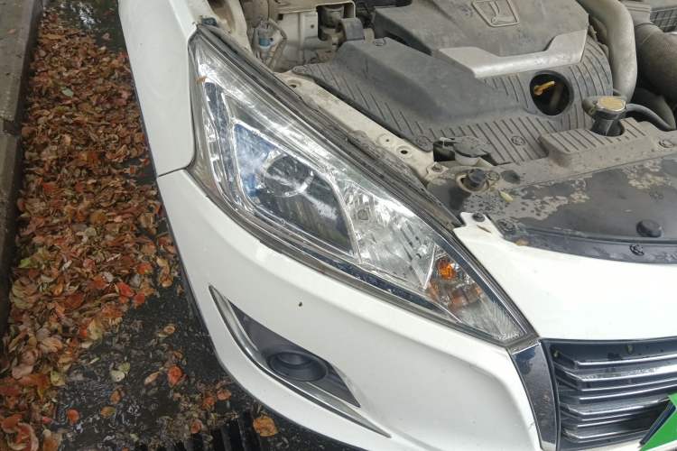 Used Luxgen U6 SUV 2015 1.8T Charm Model Right Front Headlight