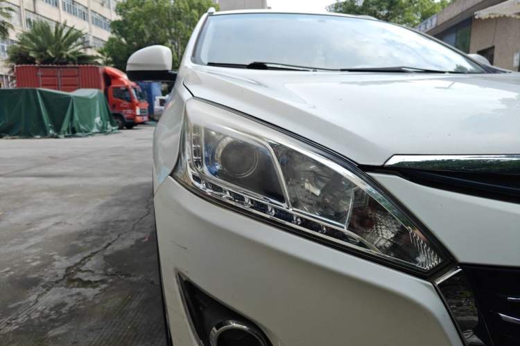 Used Luxgen U6 SUV 2015 1.8T Fashion Edition Right Front Headlight