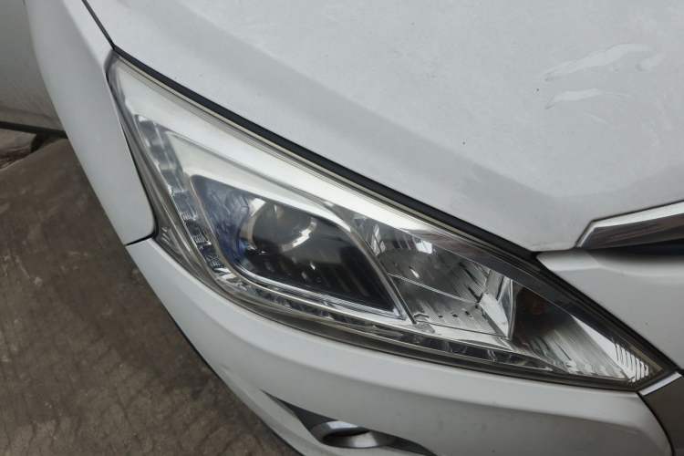 Used Luxgen U6 SUV 2015 1.8T ZhiZun Model Right Front Headlight