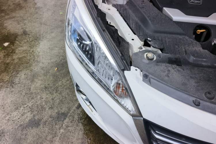 Used Luxgen U6 SUV 2015 1.8T ZhiZun Model Right Front Headlight