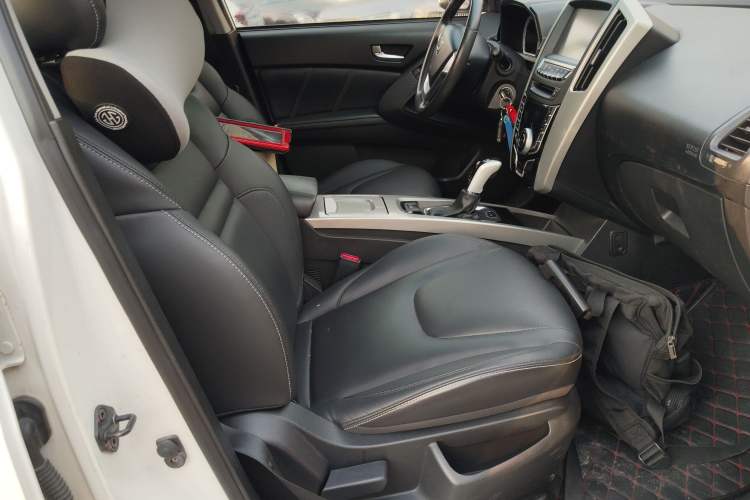 Used Luxgen U6 SUV 2015 1.8T Fashion Edition Right Front Seat