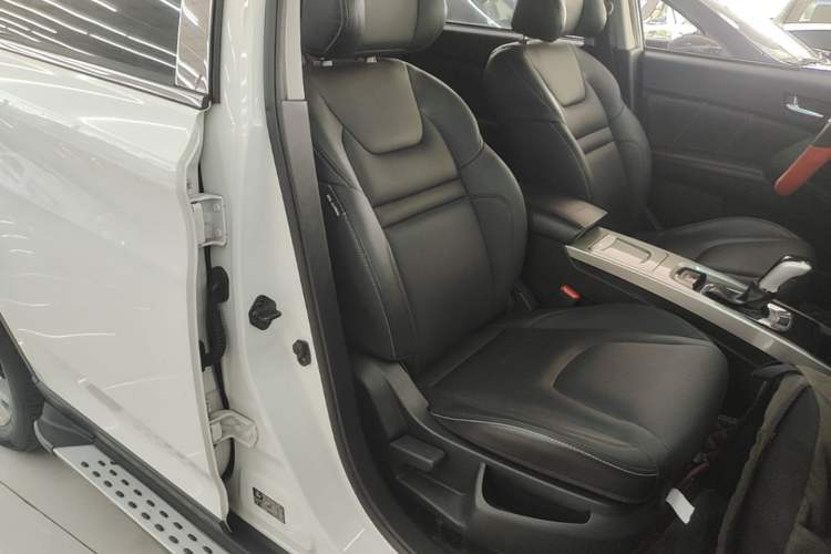 Used Luxgen U6 SUV 2015 1.8T ZhiZun Model Right Front Seat