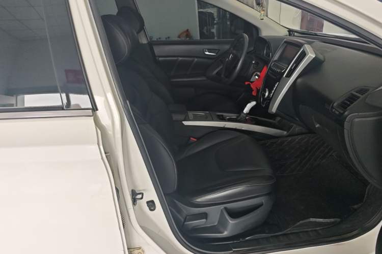 Used Luxgen U6 SUV 2015 1.8T New Innovation Upgrade Right Front Seat