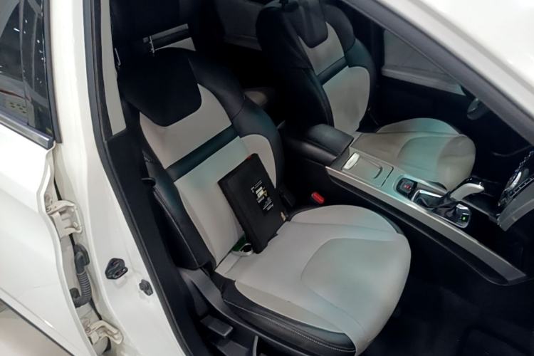 Used Luxgen U6 SUV 2015 1.8T Enhanced Charm Edition Right Front Seat