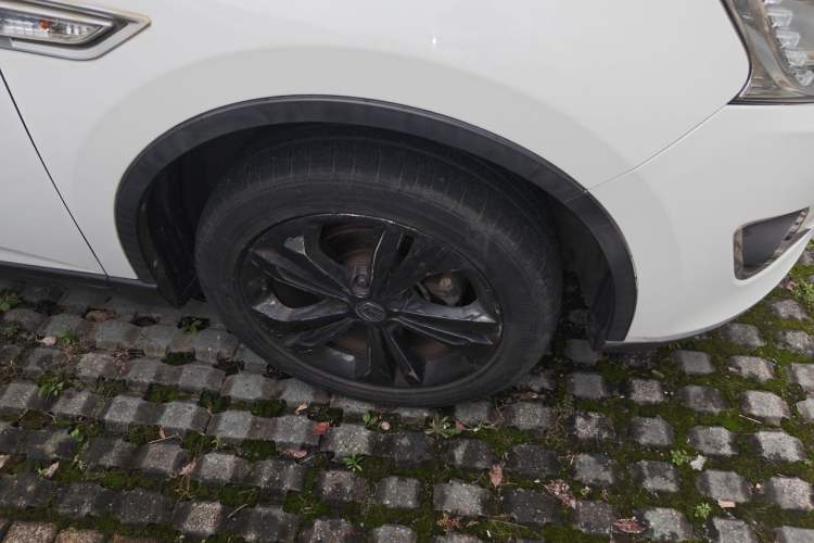 Used Luxgen U6 SUV 2015 1.8T Fashion Edition Right Front Wheel Hub