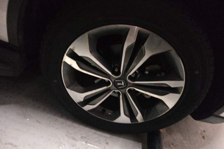Used Luxgen U6 SUV 2015 1.8T ZhiZun Model Right Front Wheel Hub