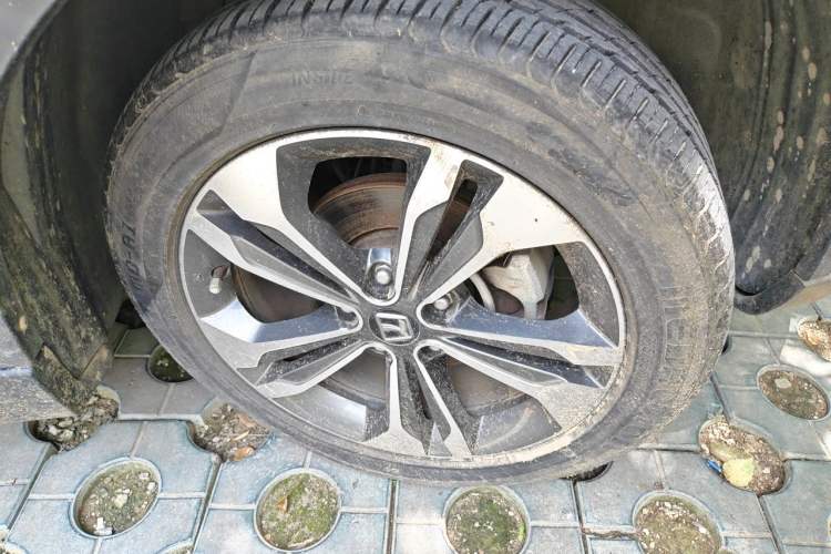 Used Luxgen U6 SUV 2015 1.8T Fashion Edition Right Front Wheel Hub