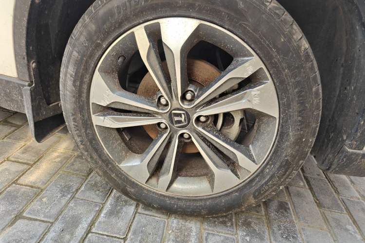 Used Luxgen U6 SUV 2015 1.8T Enhanced Charm Edition Right Front Wheel Hub