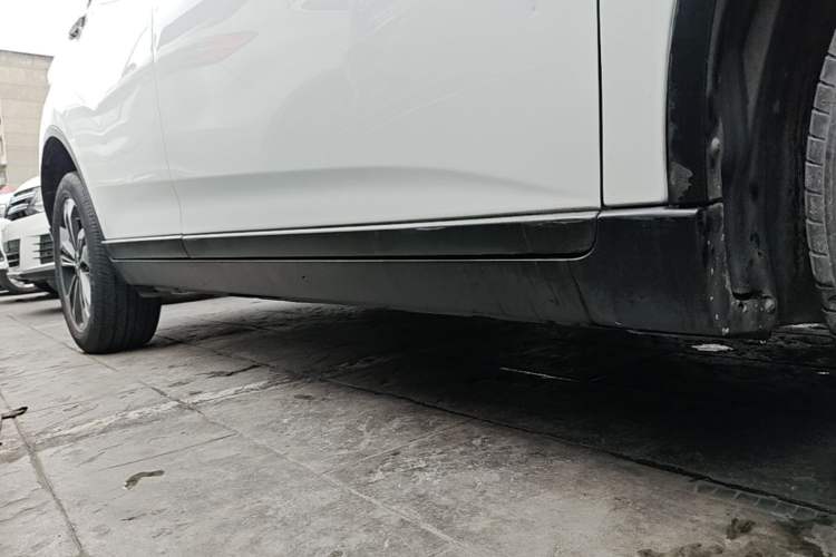 Used Luxgen U6 SUV 2015 1.8T Enhanced Charm Edition Right Side Sill