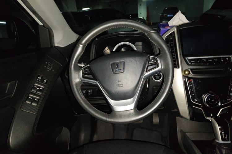 Used Luxgen U6 SUV 2015 1.8T ZhiZun Model Steering Wheel