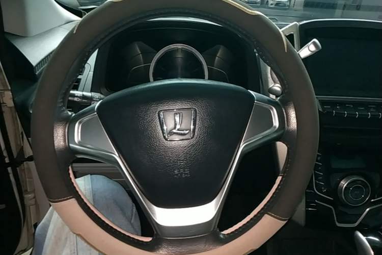Used Luxgen U6 SUV 2015 1.8T Fashion Edition Steering Wheel