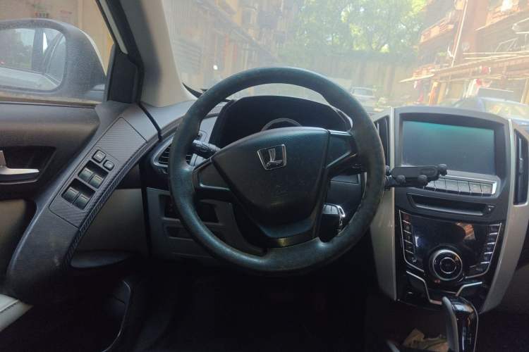 Used Luxgen U6 SUV 2015 1.8T New Creation Type Steering Wheel