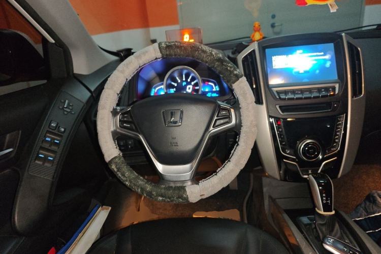 Used Luxgen U6 SUV 2015 1.8T ZhiZun Model Steering Wheel
