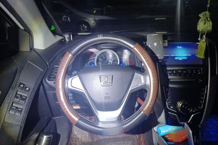 Used Luxgen U6 SUV 2015 1.8T Fashion-Upgraded Model Steering Wheel