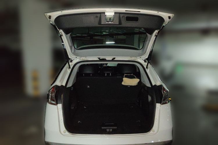 Used Luxgen U6 SUV 2015 1.8T ZhiZun Model Trunk