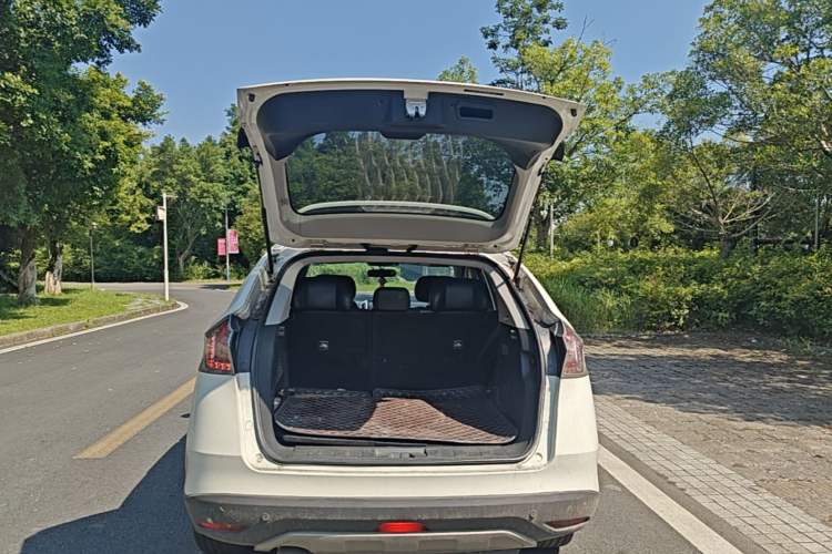 Used Luxgen U6 SUV 2015 1.8T Fashion Edition Trunk